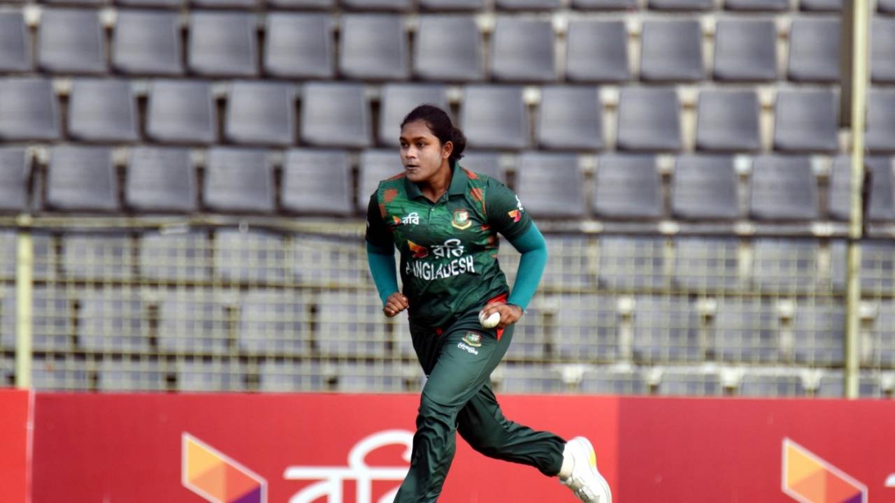 Fariha Trisna runs in with the new ball, Bangladesh vs India, 5th women's T20I, Sylhet, May 9, 2024