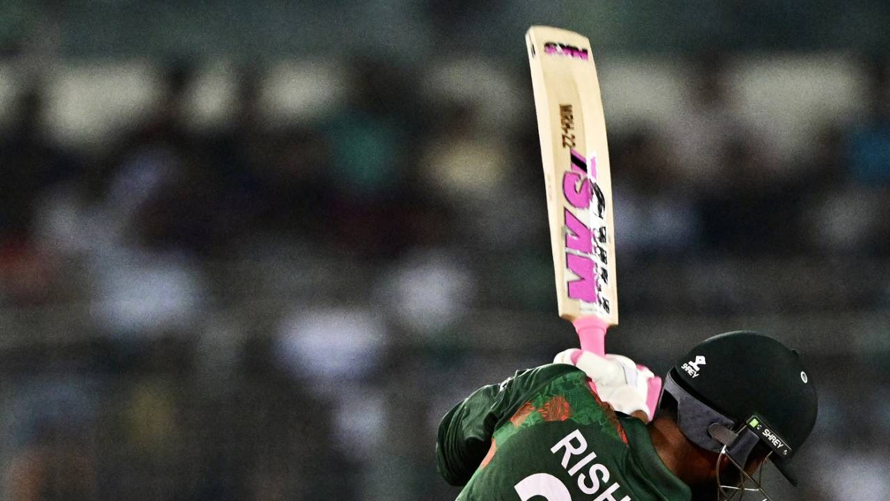 Rishad Hossain was bowled as Bangladesh collapsed, Bangladesh vs Zimbabwe, 4th T20I, Dhaka, May 10, 2024 