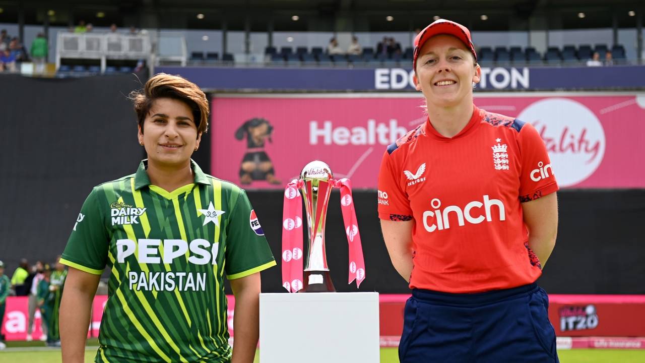 Nida Dar and Heather Knight pose with the trophy, England vs Pakistan, 1st women's T20I, Birmingham, May 11, 2024