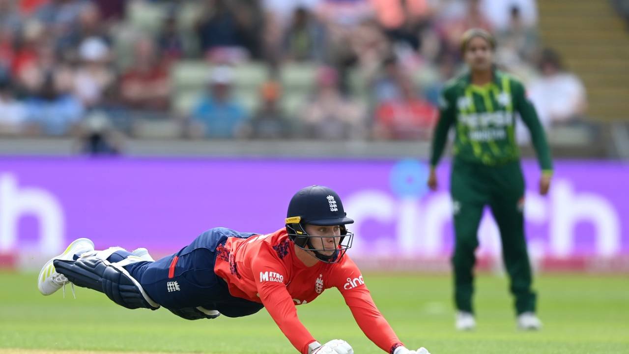 Freya Kemp was run out despite the dive, England vs Pakistan, 1st women's T20I, Birmingham, May 11, 2024