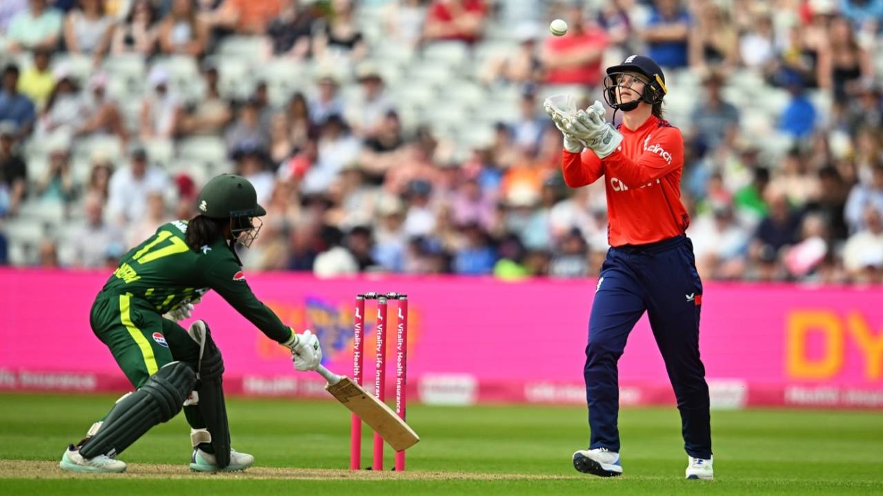 Amy Jones takes the catch to dismiss Muneeba Ali, England vs Pakistan, 1st women's T20I, Birmingham, May 11, 2024