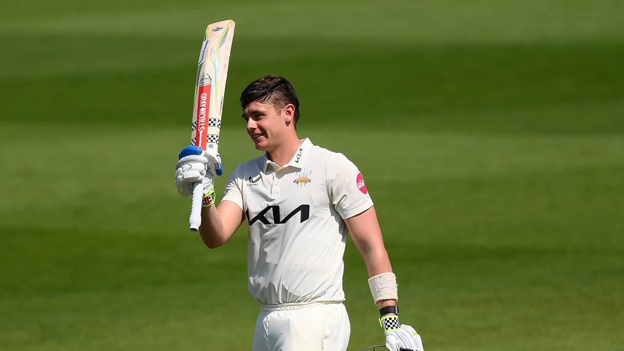 Jamie Smith acknowledges his hundred, Surrey vs Warwickshire, County Championship, Division One, The Oval, May 12, 2024