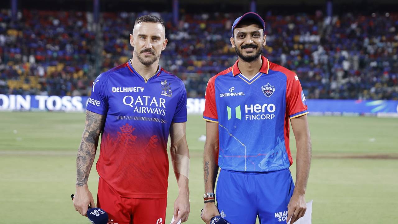 Faf du Plessis and Axar Patel at the toss, Royal Challengers Bengaluru vs Delhi Capitals, IPL 2024, Bengaluru, May 12, 2024