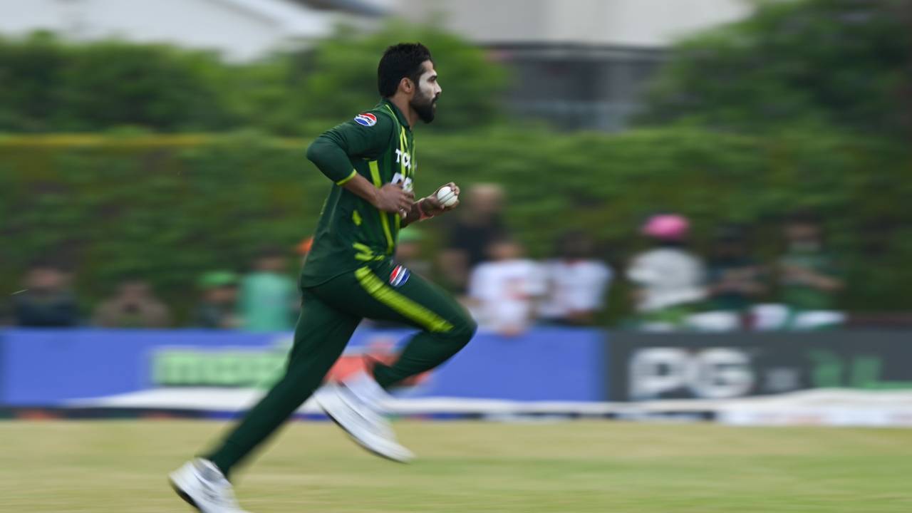 Mohammad amir runs in to bowl, Ireland vs Pakistan, 2nd T20I, Dublin, May 12, 2024