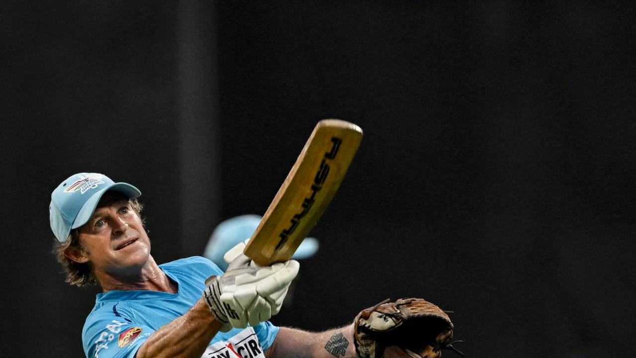 Jonty Rhodes conducts a fielding drill, Mumbai Indians vs Lucknow Super Giants, IPL 2024, Mumbai, May 17, 2024