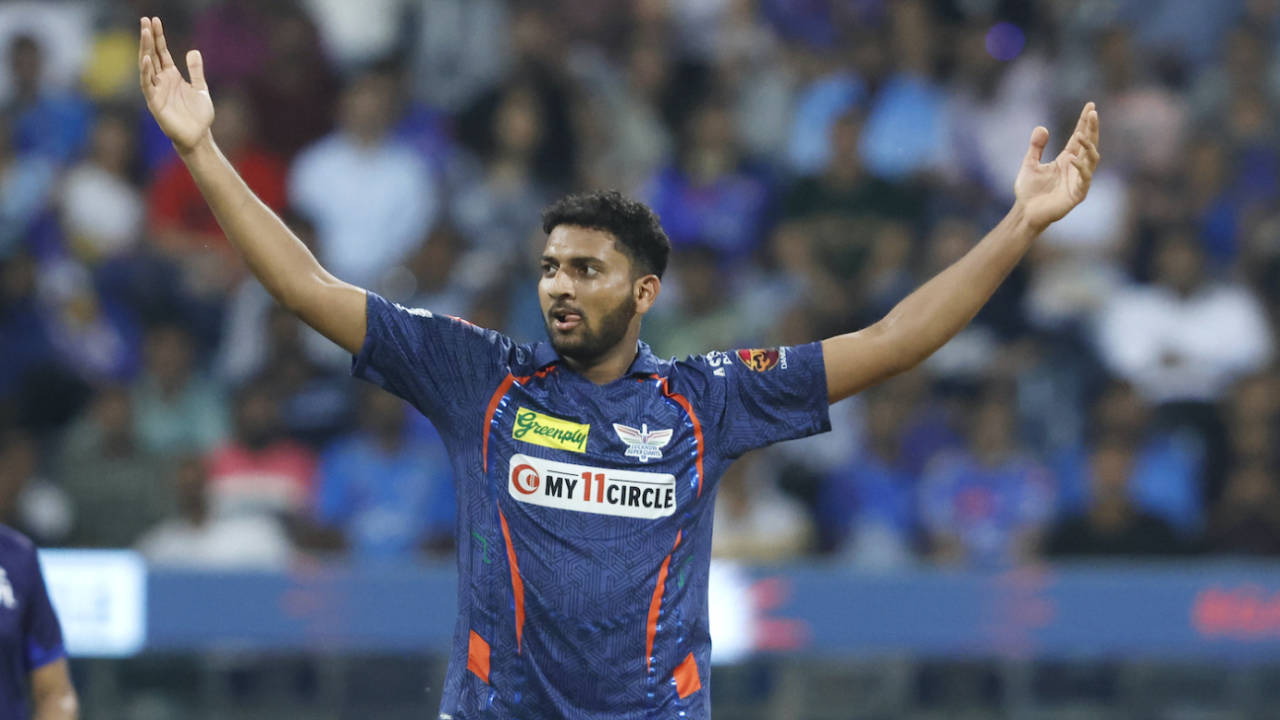 Mohsin Khan celebrates after getting Hardik Pandya, Mumbai Indians vs Lucknow Super Giants, IPL 2024, Mumbai, May 17, 2024