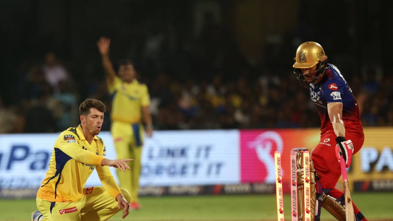 That's a lucky break for CSK as Mitchell Santner gets a fingertip on a drive to run Faf du Plessis out, Royal Challengers Bengaluru vs Chennai Super Kings, IPL 2024, Bengaluru, May 18, 2024