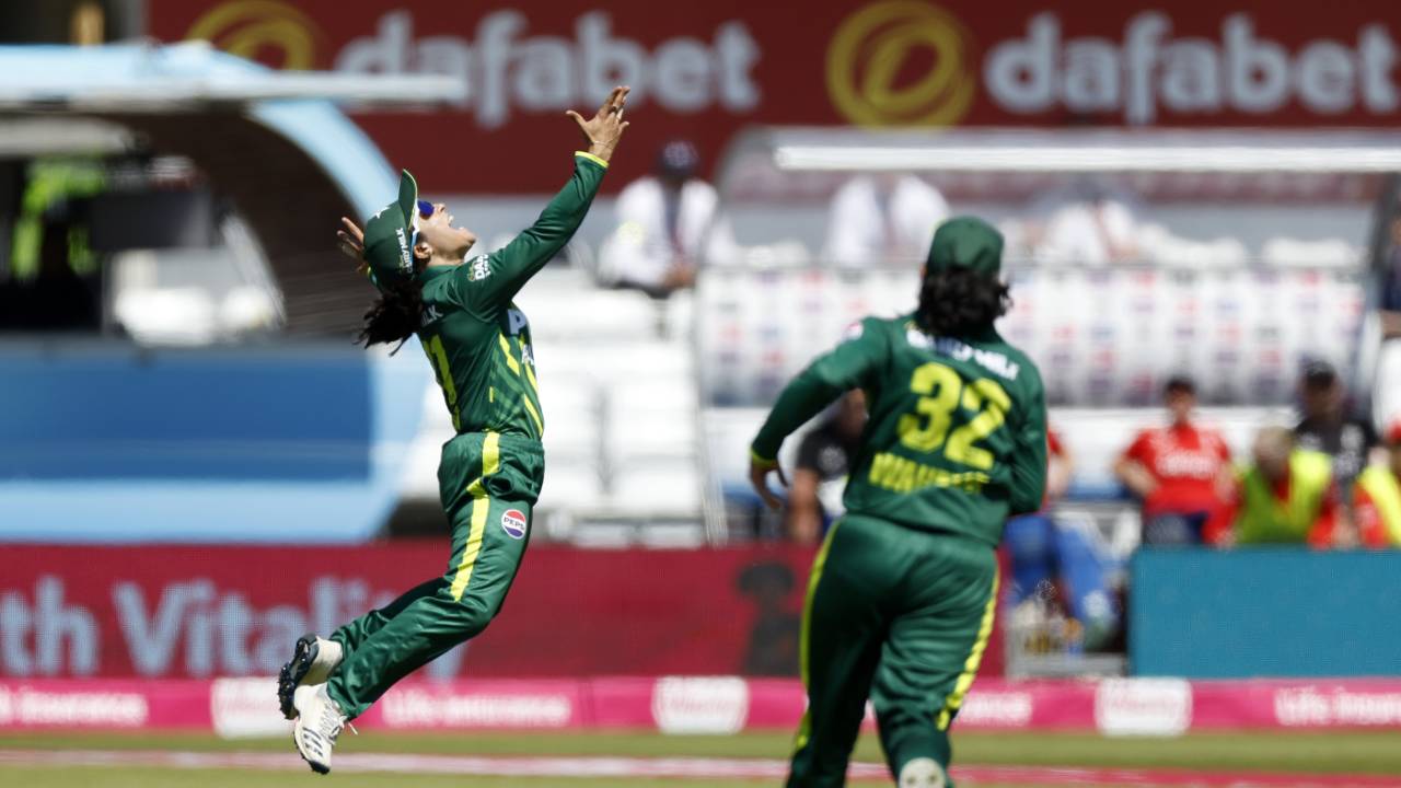 Sidra Ameen caught Nat Sciver-Brunt at point, England vs Pakistan, 3rd Women's T20I, Headingley, May 19, 2024