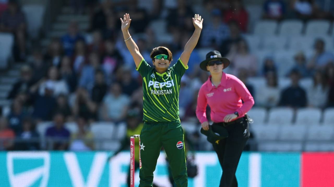 Nida Dar claimed the big wicket of Nat Sciver-Brunt, England vs Pakistan, 3rd Women's T20I, Headingley, May 19, 2024