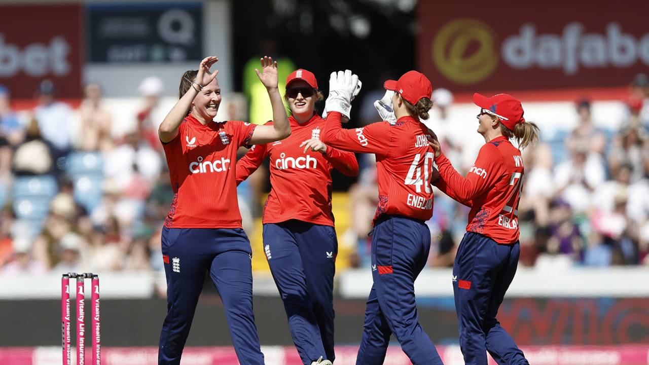 Lauren Filer picked up her maiden T20I wicket, England vs Pakistan, 3rd Women's T20I, Headingley, May 19, 2024