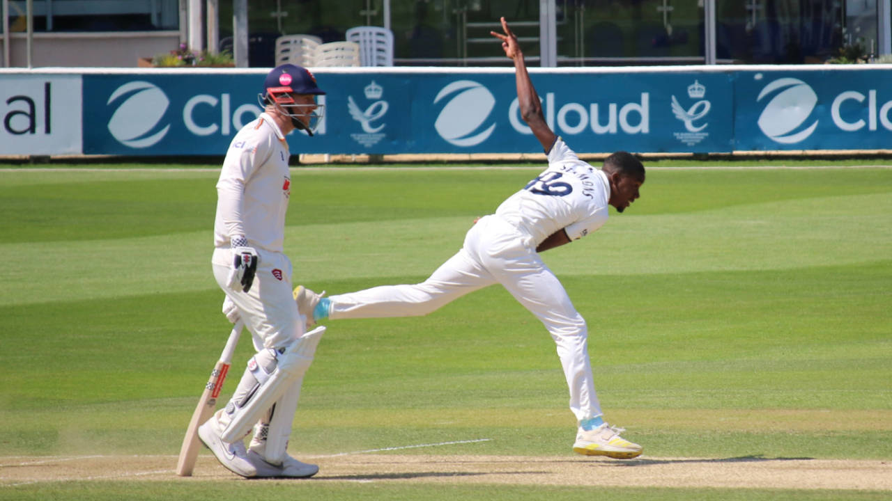 Che Simmons claimed five wickets on his first-class debut, Essex vs Warwickshire, 4th day, Chelmsford, May 20, 2024