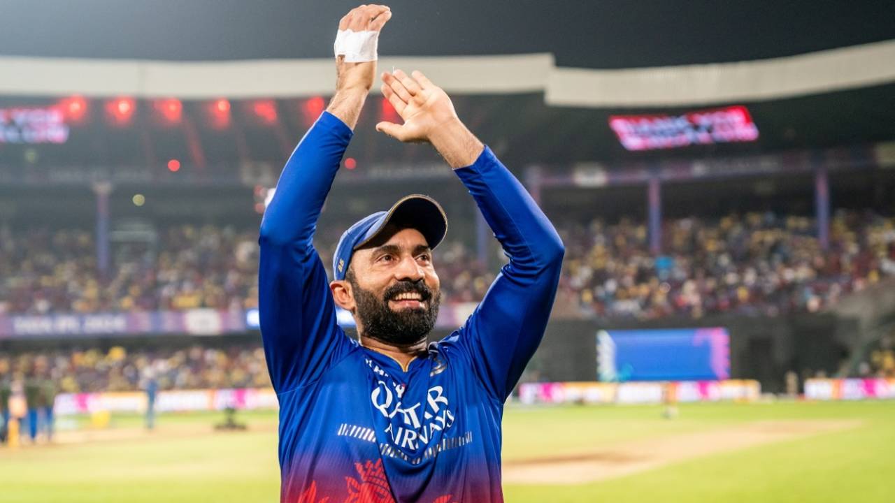 Dinesh Karthik soaks in the applause after RCB's win against CSK, Royal Challengers Bengaluru vs Chennai Super Kings, IPL 2024, Bengaluru, May 18, 2024