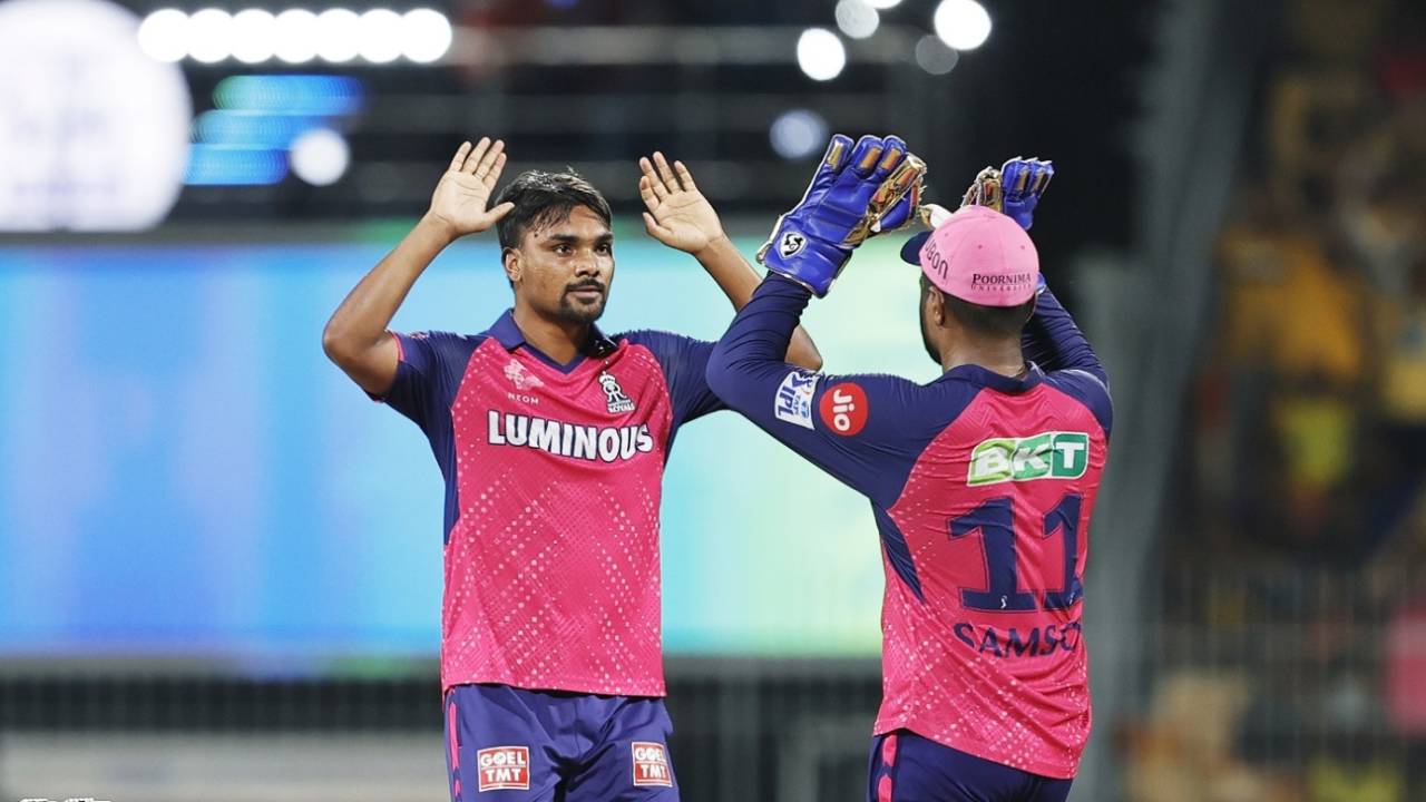 Sandeep Sharma and Sanju Samson celebrate Travis Head's dismissal, Sunrisers Hyderabad vs Rajasthan Royals, Qualifier 2, IPL 2024, Chennai, May 24, 2024