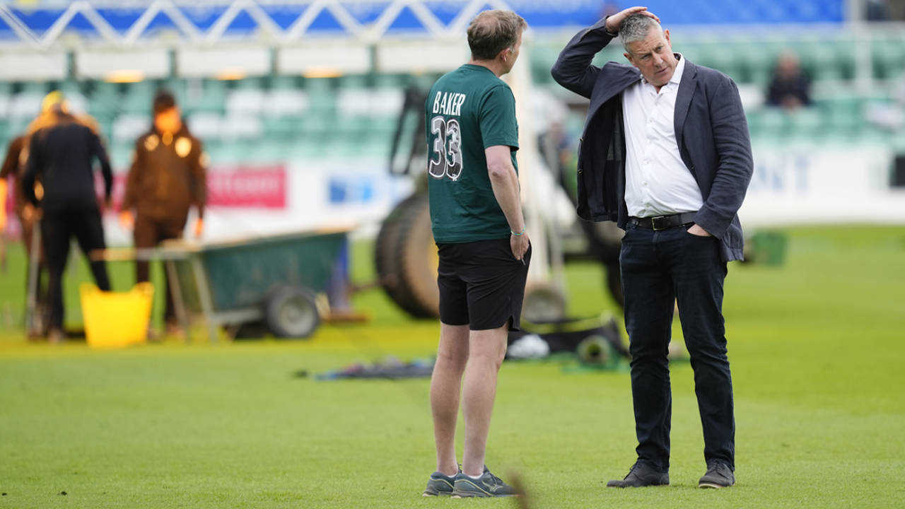 Worcestershire head coach Alan Richardson talks with chief executive Ashley Giles, Worcestershire vs Nottinghamshire, County Championship, Division One, May 24, 2024