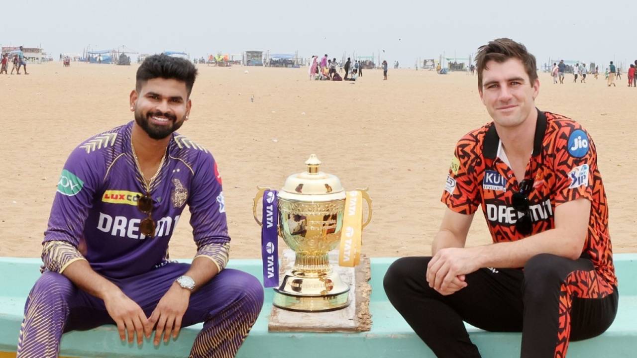 Shreyas Iyer and Pat Cummins pose with the IPL trophy at the iconic Marina beach, IPL 2024, Chennai, May 25, 2024