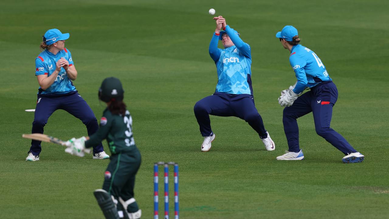 Sidra Ameen survived a dropped catch by Sophie Ecclestone at slip, England vs Pakistan, 2nd Women's ODI, Taunton, May 26, 2024