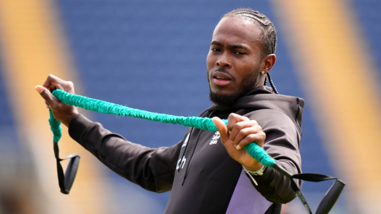 Jofra Archer warms up ahead of the third T20I against Pakistan, England vs Pakistan, 3rd T20I, Cardiff, May 27, 2024