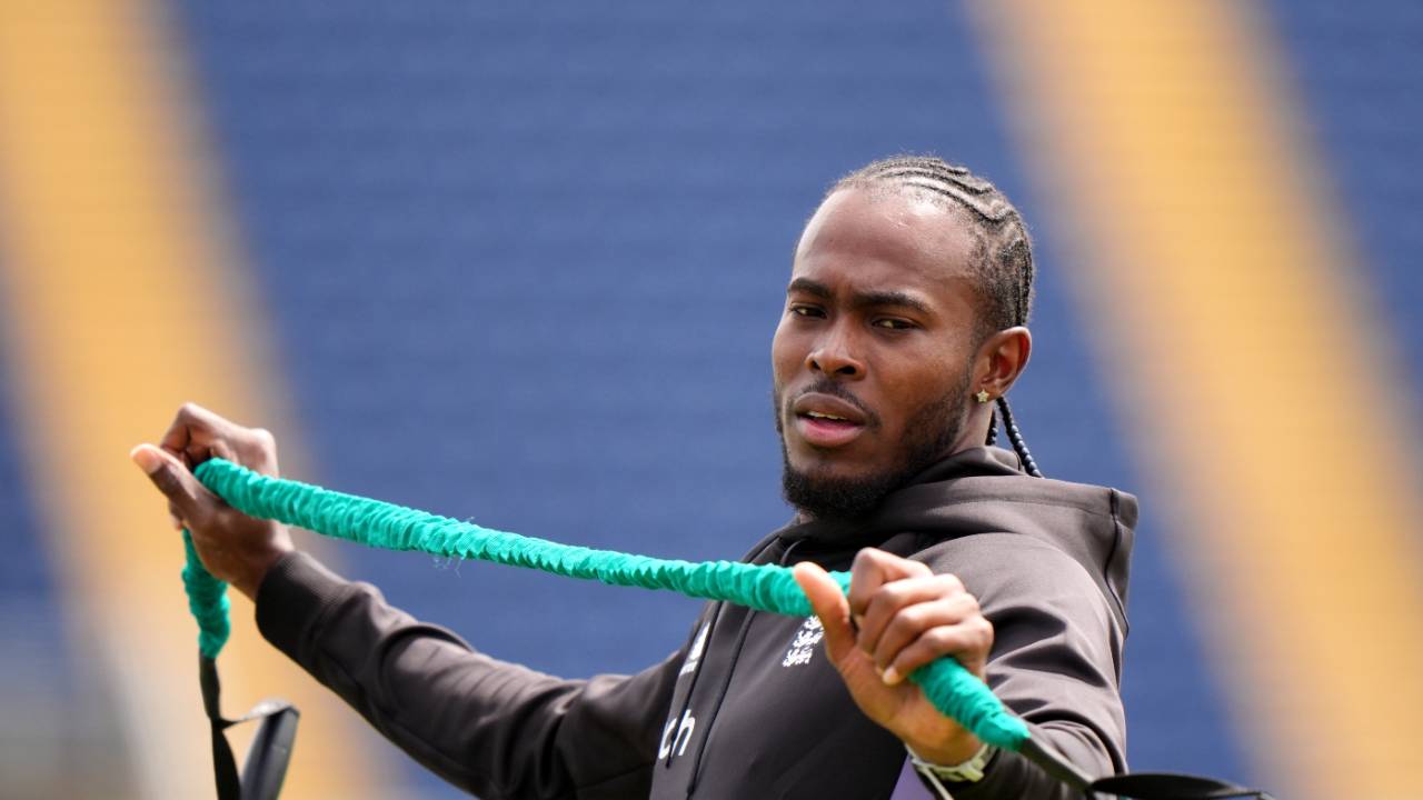 Jofra Archer warms up ahead of the third T20I against Pakistan, England vs Pakistan, 3rd T20I, Cardiff, May 27, 2024