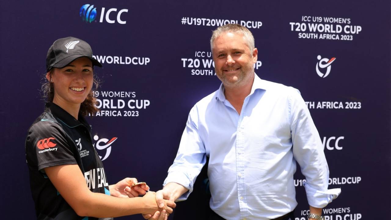 Natasha Codyre receives her Player of the Match medal from Chris Tetley, the ICC's head of events, New Zealand vs Ireland, Under-19 Women's T20 World Cup, Potchefstroom, January 17, 2023