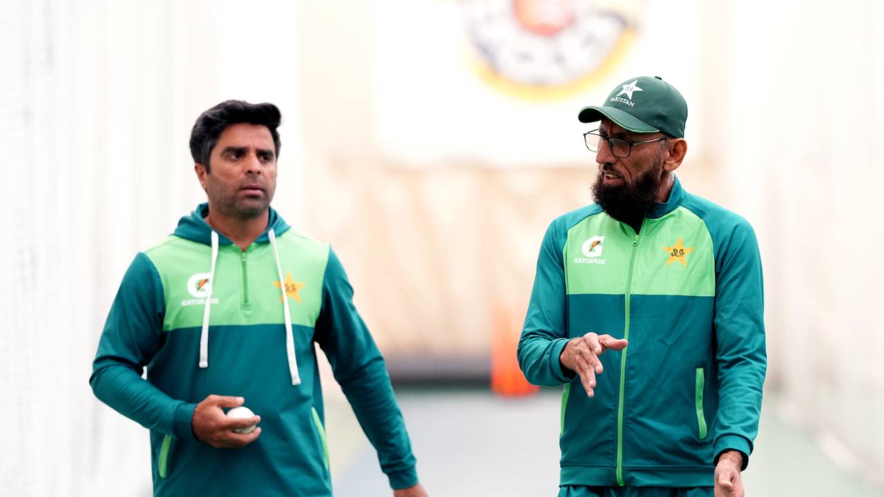 Taufeeq Umar and Mohtashim Rasheed, the batting coach and head coach of the Pakistan women's team, have a chat, England vs Pakistan, 3rd Women's ODI, Chelmsford, May 28, 2024