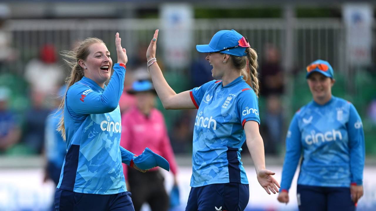 Lauren Bell took the first two wickets and Sophie Ecclestone took the last three, England vs Pakistan, 3rd Women's ODI, Chelmsford, May 29, 2024