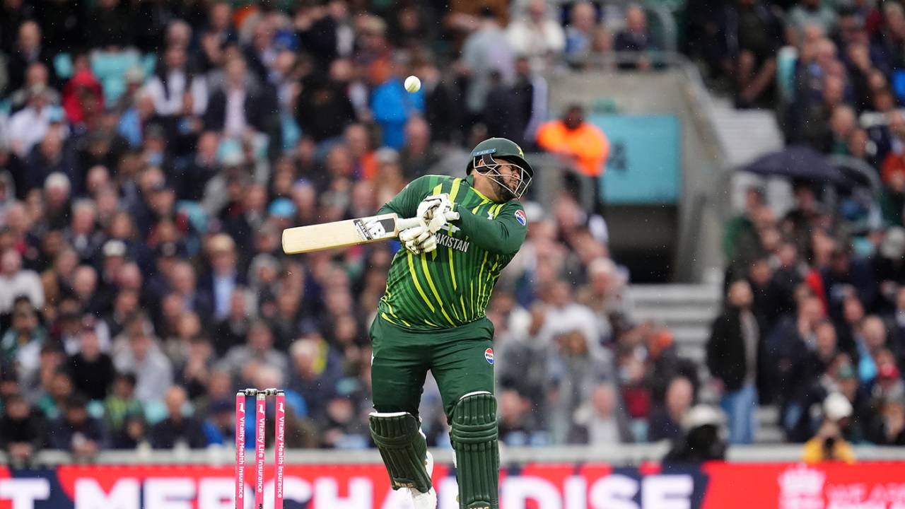 Azam Khan was bounced out by Mark Wood, England vs Pakistan, 4th T20I, The Oval, May 30, 2024