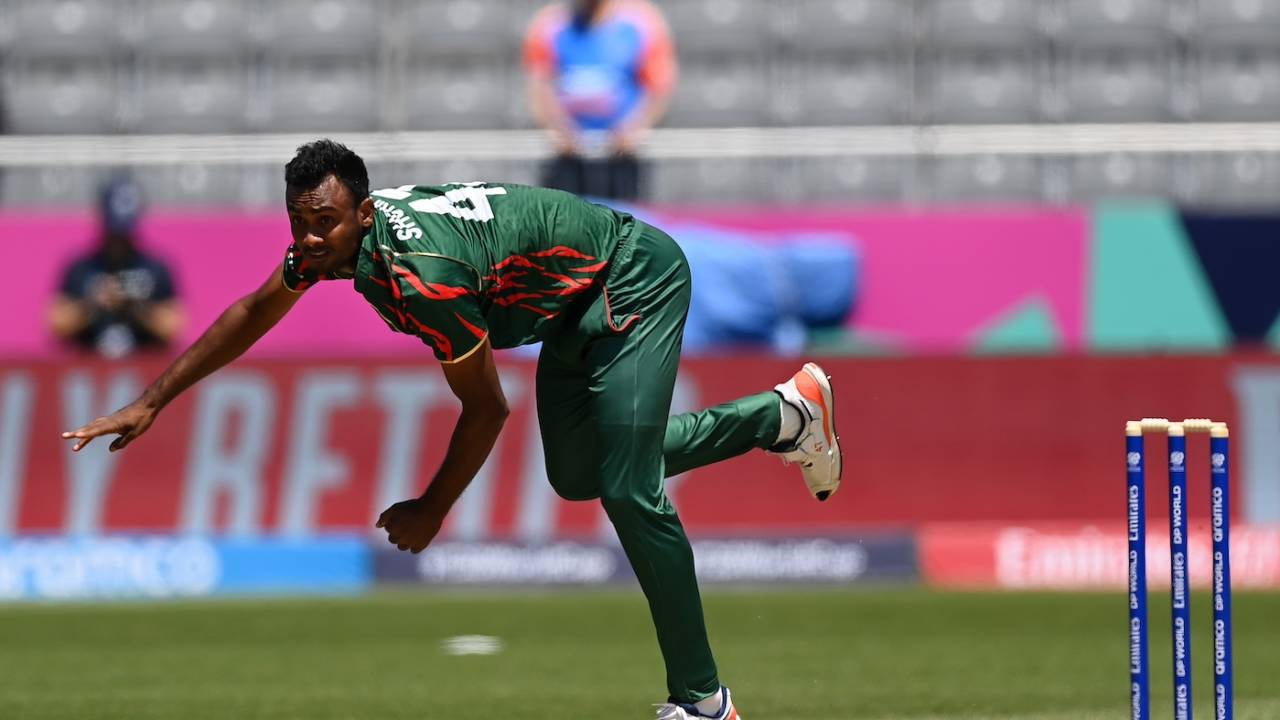 Shoriful Islam in action, Bangladesh vs India, warm-up game, T20 World Cup, New York, June 1, 2024
