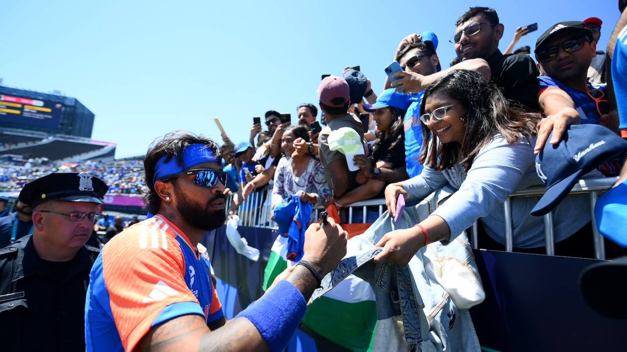 Hardik Pandya obliges autograph-hunters, Bangladesh vs India, T20 World Cup warm-up game, New York, June 1, 2024