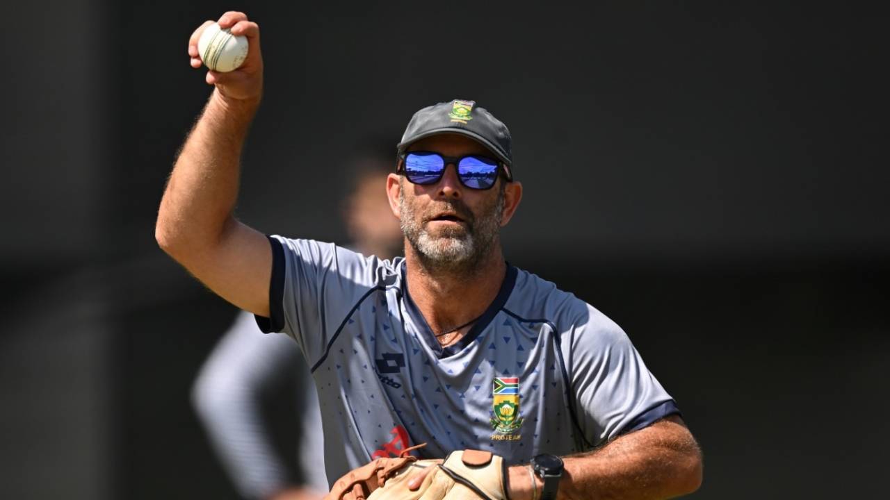 South Africa white-ball coach Rob Walter helps his boys train, T20 World Cup 2024, New York, June 2, 2024