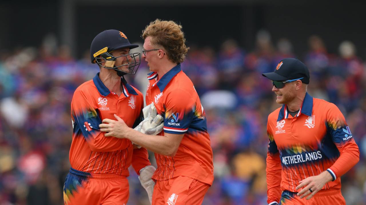 Tim Pringle and Scott Edwards celebrate Rohit Paudel's wicket, Nepal vs Netherlands, T20 World Cup, Dallas, June 4, 2024