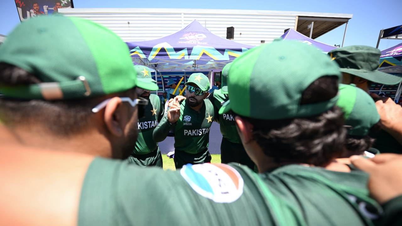 Pakistan captain Babar Azam addresses his team-mates in a huddle, T20 World Cup 2024, USA vs Pakistan, Dallas, June 6 2024