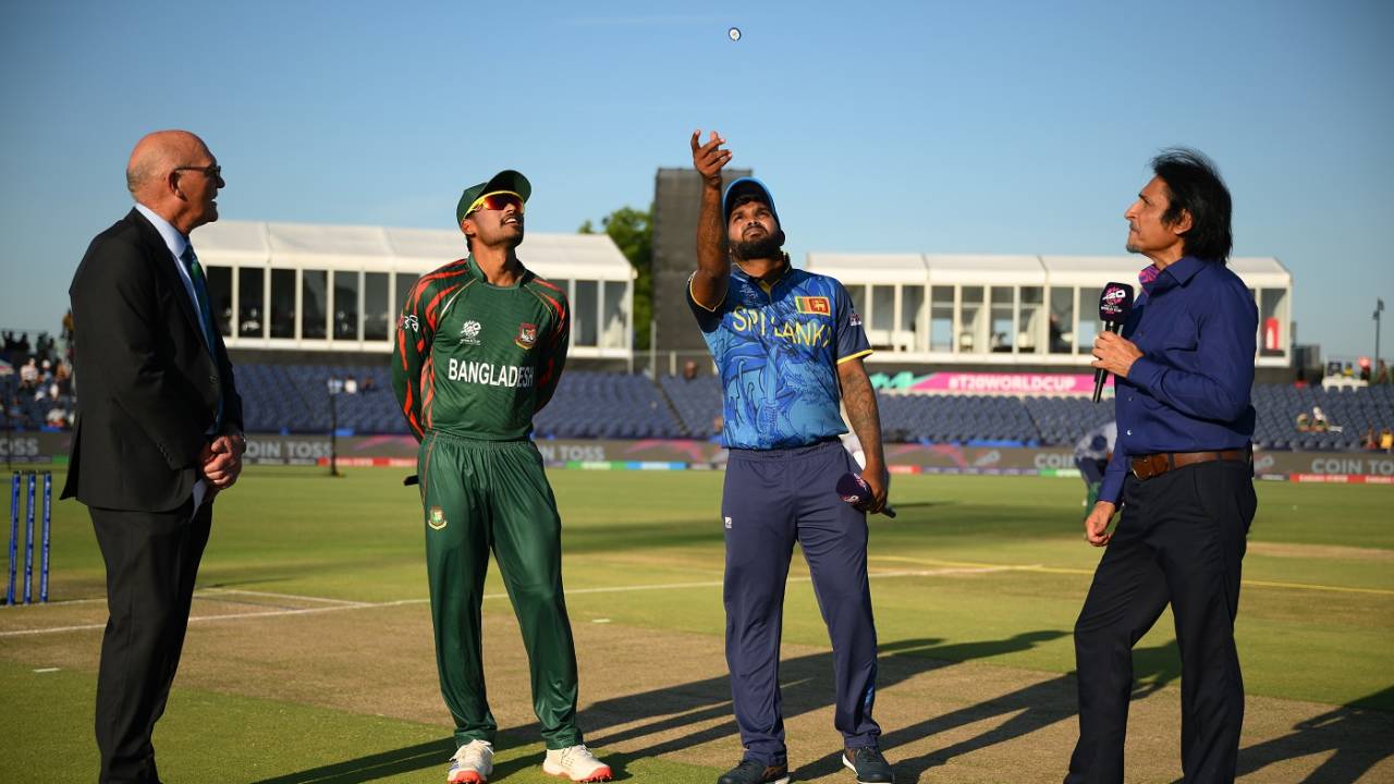 Najmul Hossain Shanto calls correctly as Wanindu Hasaranga tosses the coin, Bangladesh vs Sri Lanka, T20 World Cup, Dallas, June 7, 2024