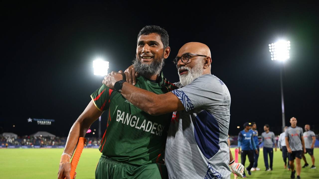 Bangladesh head coach Chandika Hathurusingha celebrates with Mahmudullah after their two-wicket win, Bangladesh vs Sri Lanka, T20 World Cup, Dallas, June 7, 2024