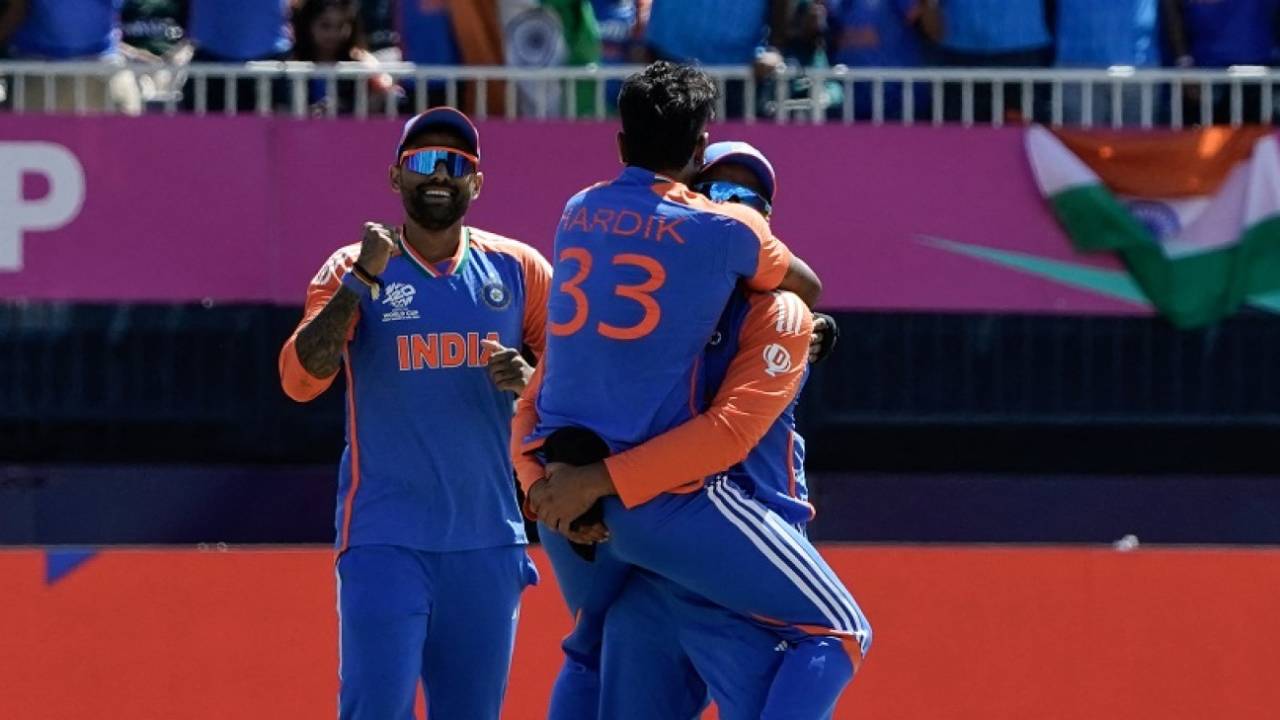 Hardik Pandya celebrates with his team-mates after sending back Shadab Khan, India vs Pakistan, T20 World Cup 2024, New York, June 9, 2024