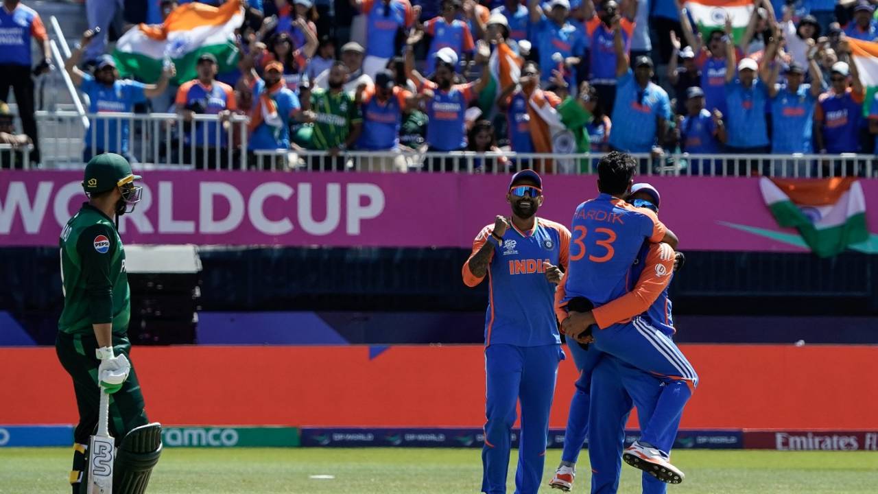 Hardik Pandya celebrates with his team-mates after sending back Shadab Khan, India vs Pakistan, T20 World Cup 2024, New York, June 9, 2024