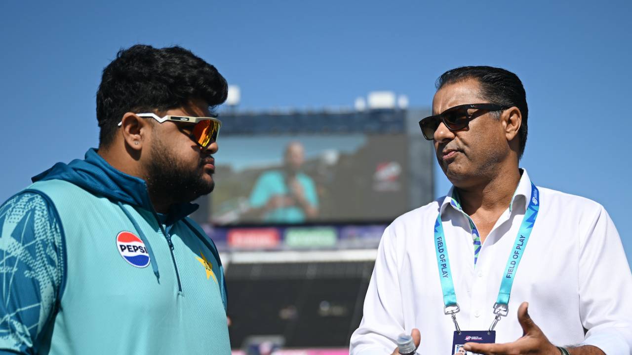 Azam Khan and Waqar Younis have a chat, Canada vs Pakistan, T20 World Cup 2024, New York, June 11, 2024