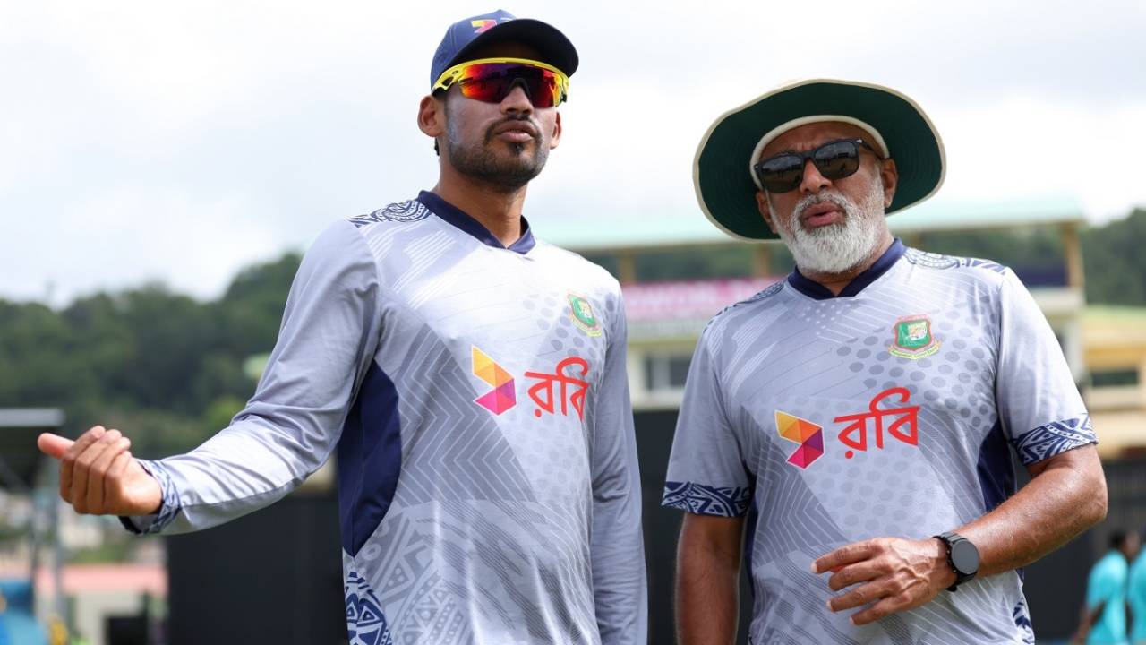 Bangladesh captain Najmul Hossain Shanto and coach Chandika Hathurusinghe have a chat, Bangladesh vs Netherlands, T20 World Cup 2024, Kingstown, June 13, 2024