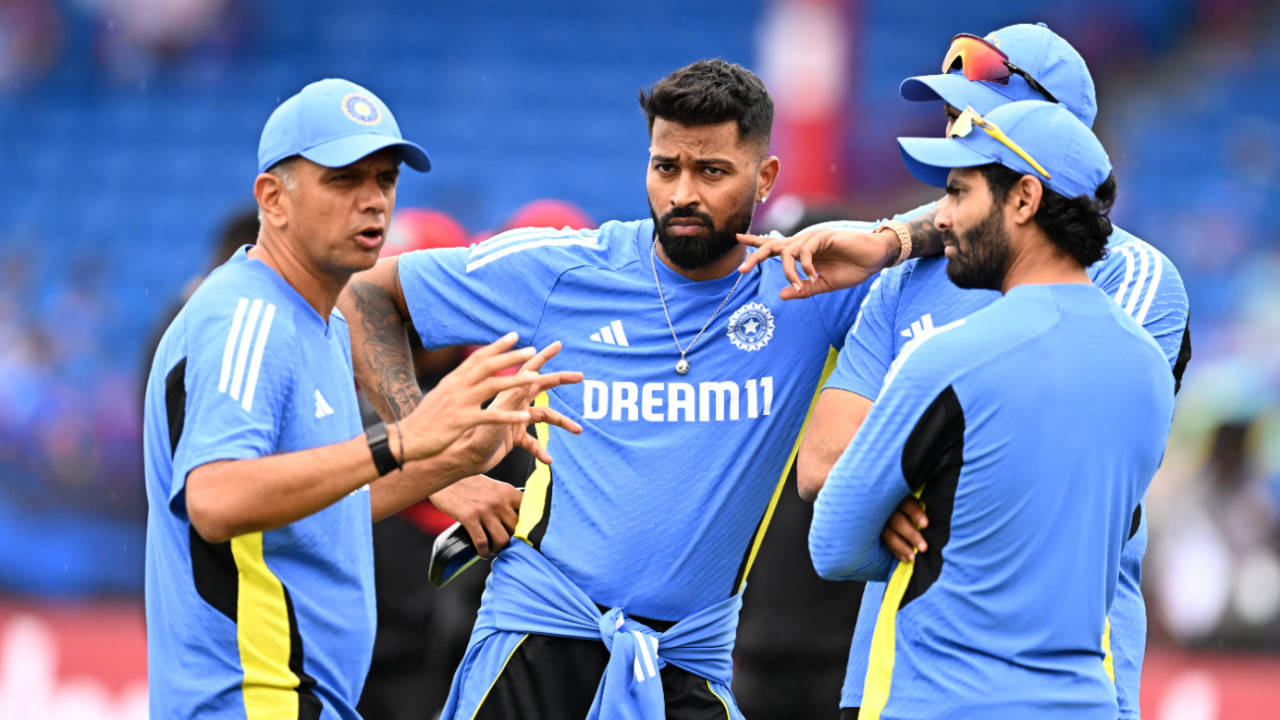 India coach Rahul Dravid has a chat with his players, Canada vs India, T20 World Cup 2024, Group A, Lauderhill, June 15, 2024