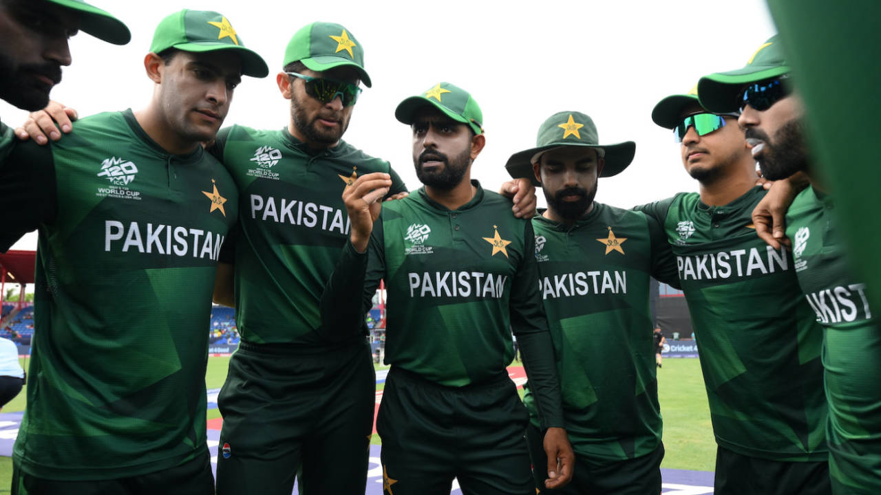 Abbas Afridi, Shaheen Afridi, Babar Azam, Shadab Khan, Saim Ayub and Mohammad Rizwan in the Pakistan huddle, Ireland vs Pakistan, T20 World Cup 2024, Lauderhill, June 16, 2024