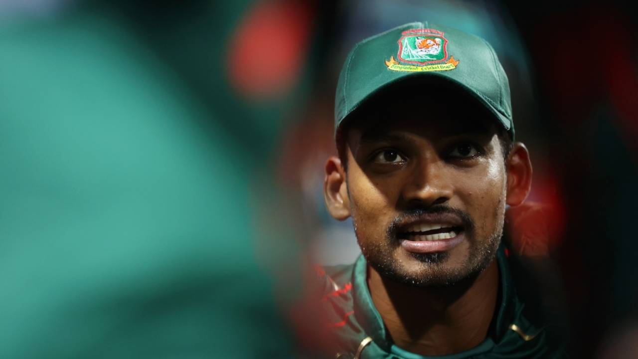 Najmul Hossain Shanto gives his team a talk before the chase, Australia vs Bangladesh, T20 World Cup 2024 Super Eight, Group 1, North Sound, June 20, 2024