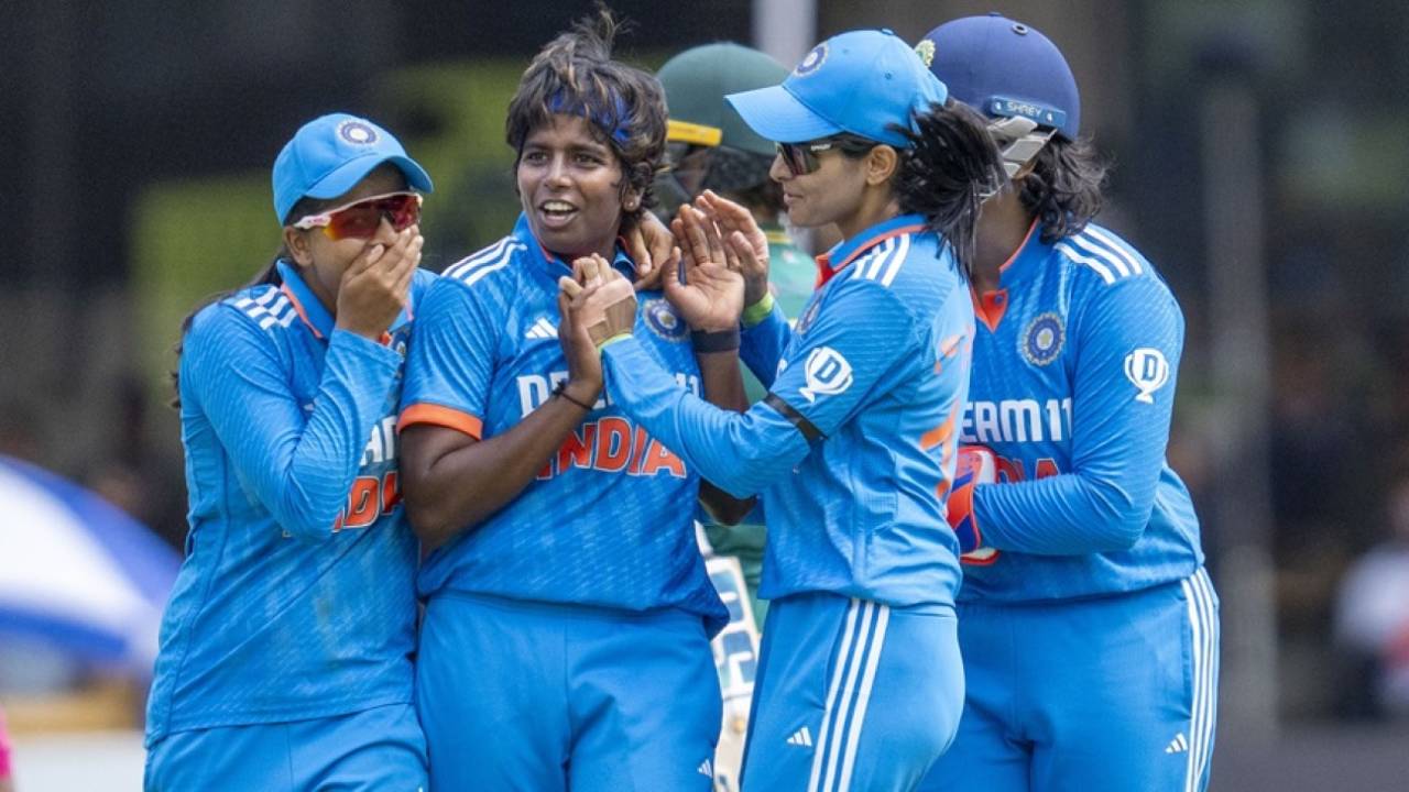 Arundhati Reddy is congratulated by her team-mates, India Women vs South Africa Women, 3rd ODI, Bengaluru, June 23, 2024