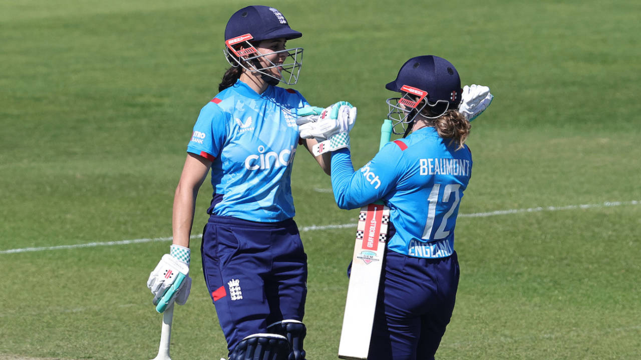 Maia Bouchier and Tammy Beaumont brought up the hundred stand in the 14th over, England vs New Zealand, 1st Women's ODI, Chester-le-Street, June 26, 2024