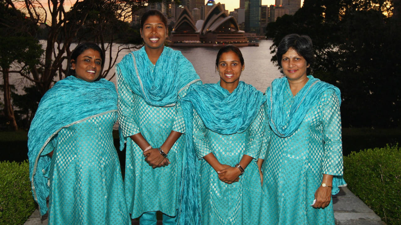 Coach Sudha Shah, Jhulan Goswami, Amita Sharma and Shubhangi Kulkarni at Admiralty House, Sydney, March 4, 2009 