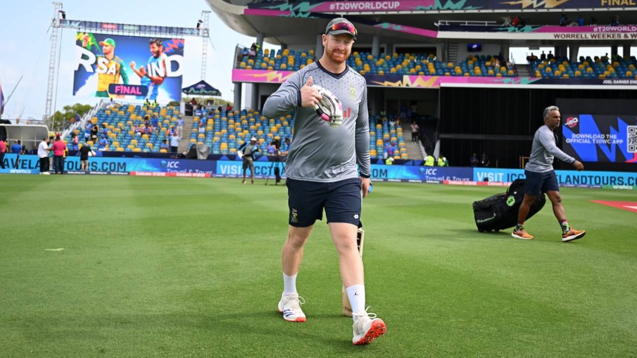 Heinrich Klaasen walks out for a hit before the game, India vs South Africa, T20 World Cup final, Bridgetown, Barbados, June 29, 2024