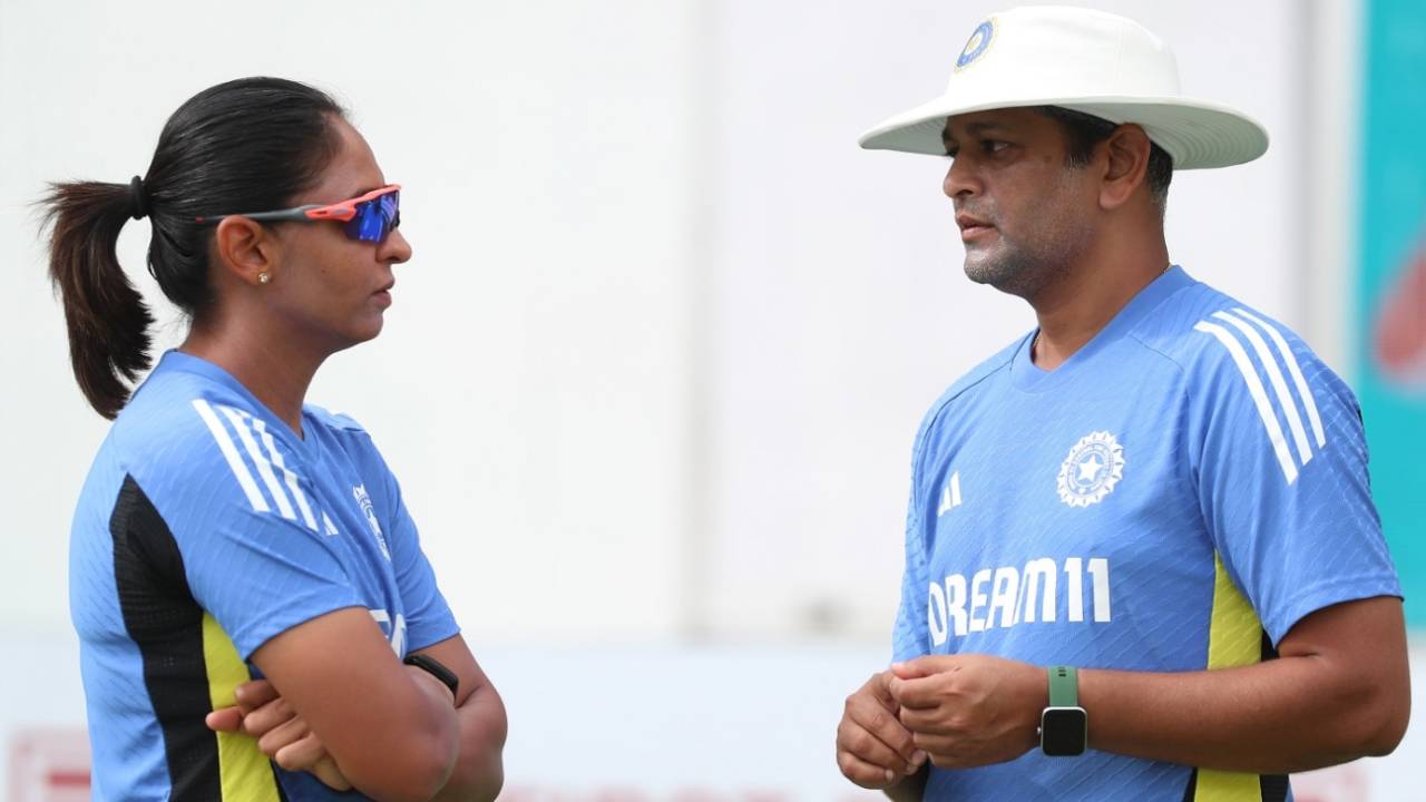 Captain Harmanpreet Kaur and coach Amol Muzumdar have a chat, India vs South Africa, Only women's Test, 3rd day, Chennai, June 30, 2024