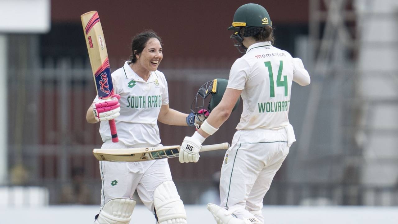 Sune Luus runs to Laura Wolvaardt to celebrate her maiden Test ton, India vs South Africa, Only women's Test, 3rd day, Chennai, June 30, 2024