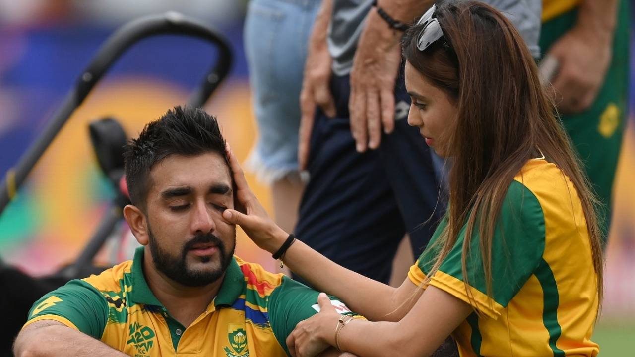 Tabraiz Shamsi is comforted by his wife after South Africa's World Cup final defeat, India vs South Africa, T20 World Cup final, Bridgetown, Barbados, June 29, 2024