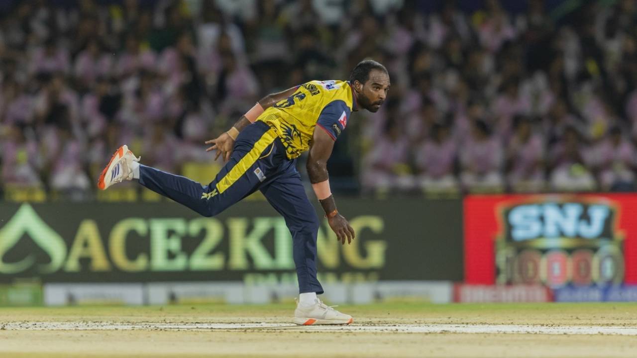 R Silambarasan bends his back, SKM Salem Spartans vs Nellai Royal Kings, TNPL 2024, Salem, July 11, 2024