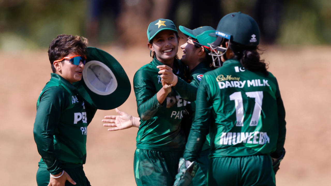 Syeda Aroob Shah celebrates with her team-mates after running out Lavanya Keny, Pakistan vs UAE, Women's Asia Cup, Dambulla, July 23, 2024
