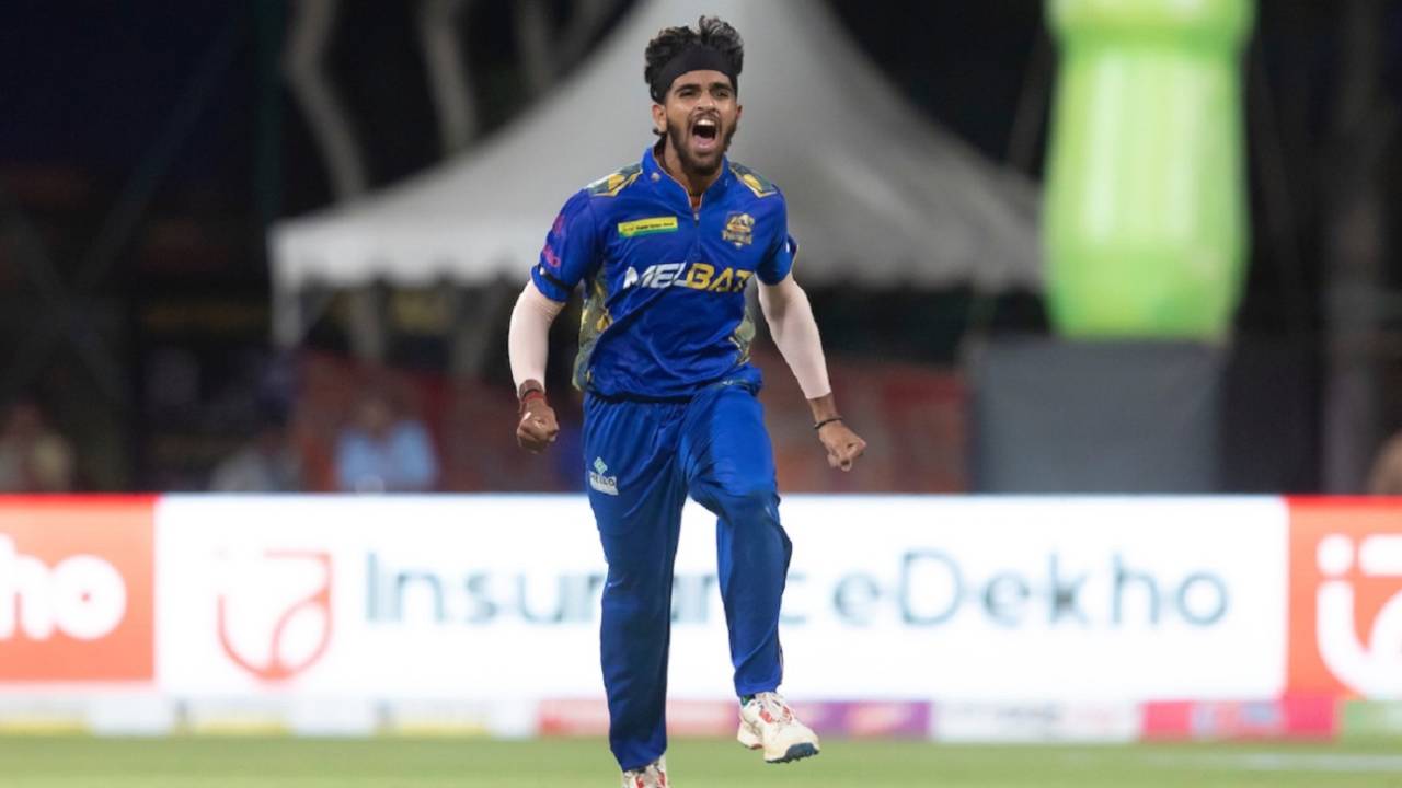 Karthick Manikandan is pumped after taking a wicket, Dindigul Dragons vs Siechem Madurai Panthers, TNPL 2024, Dindigul, July 26, 2024